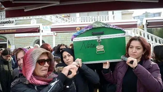 ESKİ EŞİNİN SATIRLA ÖLDÜRDÜĞÜ AYŞE'NİN TABUTUNA KADINLAR OMUZ VERDİ