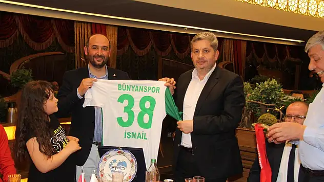 ESKİ TAKIMINA FORMA SPONSORU OLDU