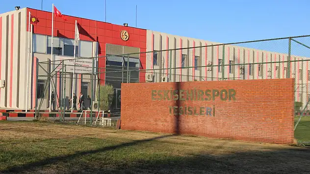 ESKİŞEHİRSPOR'LU FUTBOLCULAR ANTRENMANA ÇIKMADI