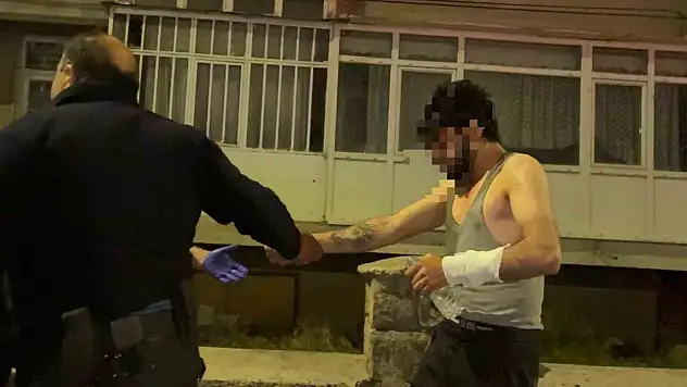 Evinde bıçakla kendine zarar veren şahsın hayatını polisin telefon detayı kurtardı