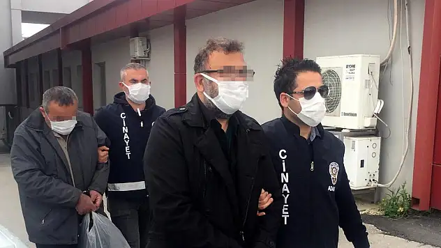 EVİNİ BASAN İKİ KARDEŞTEN BİRİNİ ÖLDÜRDÜ BİRİNİ AĞIR YARALADI