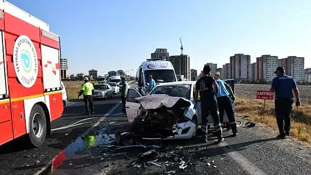 FECİ KAZA: 1 ÖLÜ, 3 YARALI
