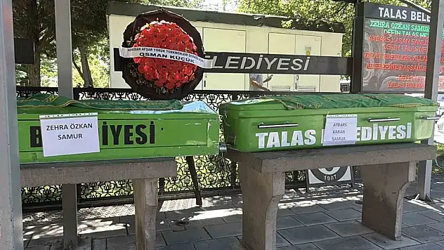 Kazada hayatını kaybeden anne ve 8 aylık bebeği yan yana toprağa verildi