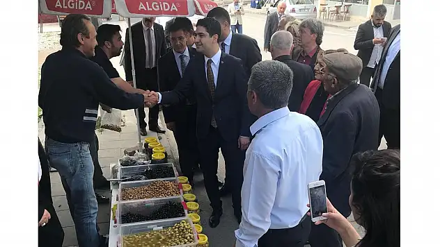 FELAHİYE ÖZDEMİR'İ BAĞRINA BASTI