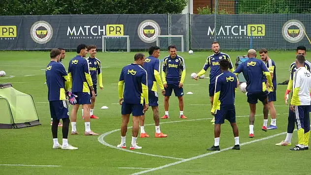 Fenerbahçe, Avusturya'da günü çift antrenmanla tamamladı