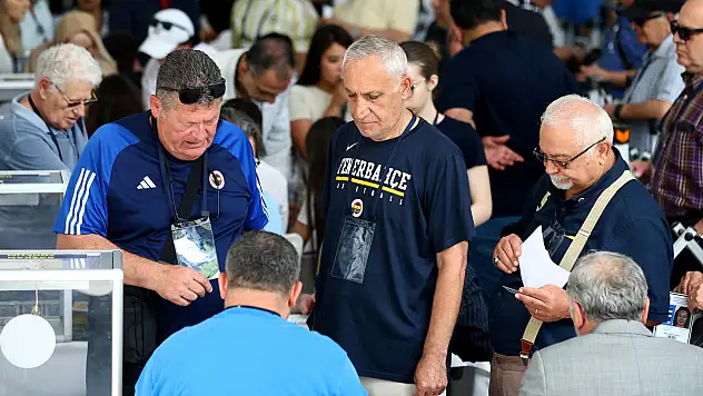 Fenerbahçe'de oy kullanma işlemi başladı