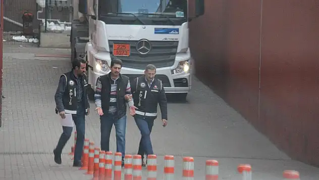 FETÖ'den ihraç edilen Komiser Yardımcısı izinsiz tütün satarken yakalandı