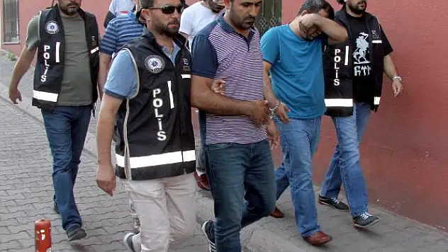 FETÖ'nün 3 mahrem imamı tutuklandı