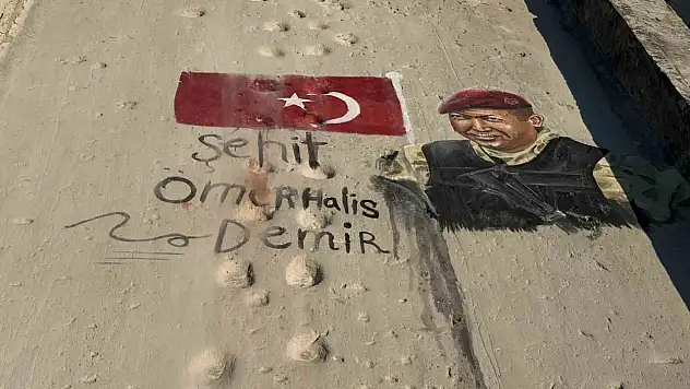 Filistinli sanatçılar, Şehit Ömer Halisdemir'i duvara çizdikleri resimle andı