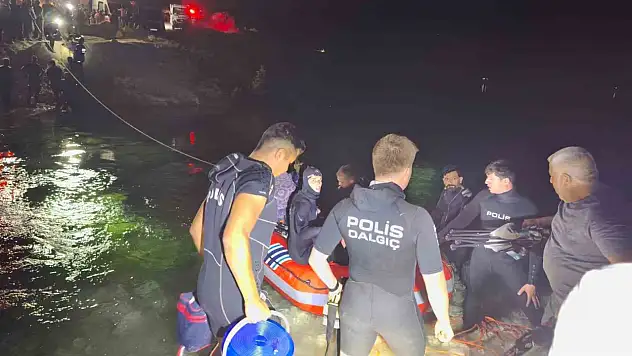 Fırat Nehri'nde su seviyesinin yükselmesi ile mahsur kalan 26 kişi kurtarıldı