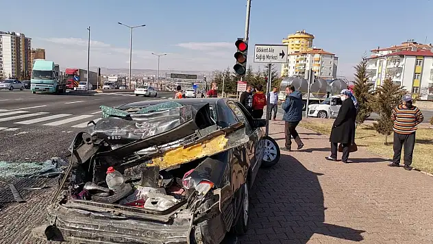 FRENİ PATLAYAN KAMYON 4 LÜKS ARACI BİÇTİ