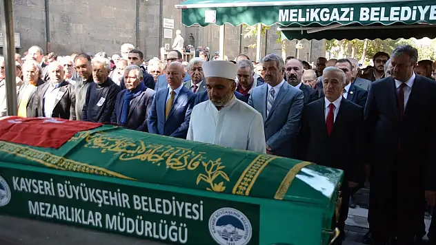 Gazeteci Ali Ceran son yolculuğuna uğurlandı 