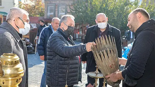 GEÇMİŞE ÖZLEMİN GİDERİLDİĞİ MEKAN: ANTİKA PAZARI