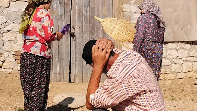 Gelin, Kocasını Kıskanan Kaynanaya Acımadı, Soluğu Mahkemede Aldı