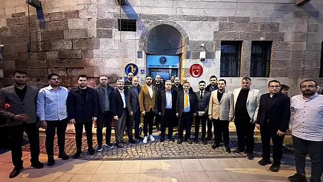 Genç Birlik Kayseri Şubesi 'Tecrübeden Liderliğe' söyleşisine yoğun ilgi