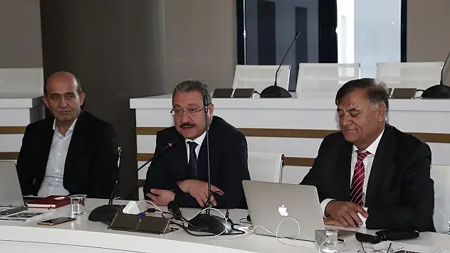 GÜNEŞ ENERJİSİNDEKİ TÜRKİYE'NİN DURUMU ERCİYES ÜNİVERSİTESİ'NDE MASAYA YATIRILDI