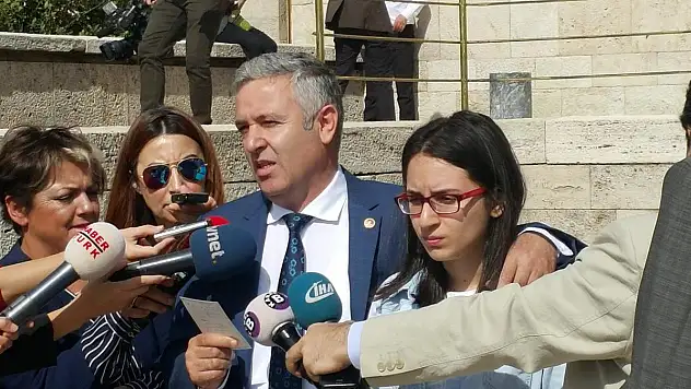 GÜZEL ESRA SESİYLE BÜYÜLEDİ