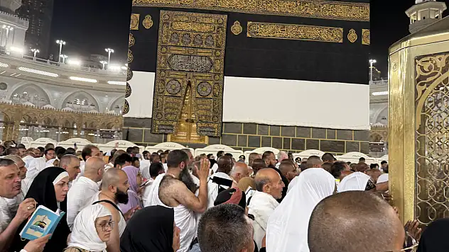 Hacı adayları akın akın Kabe-i Muazzama'ya koşuyor