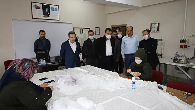 HACILAR BELEDİYESİ, MASKE ÜRETİMİNE DEVAM EDİYOR