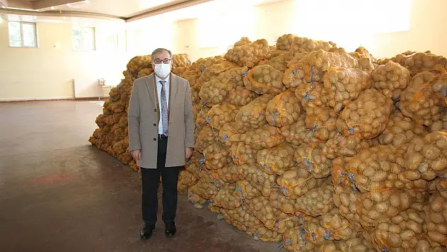 HACILAR BELEDİYESİ'NDEN İHTİYAÇ SAHİPLERİNE 50 TON PATATES