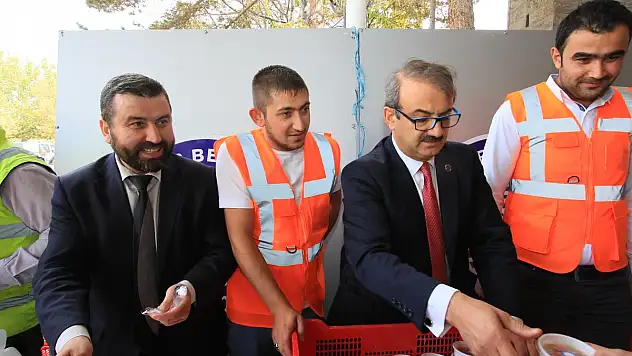 HACILAR BELEDİYESİ'NDEN VATANDAŞLARA AŞURE İKRAMI