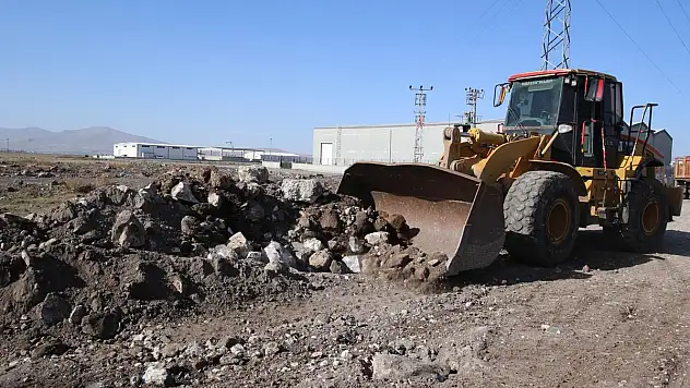 HACILAR'DA YOL ÇALIŞMALARI SÜRÜYOR