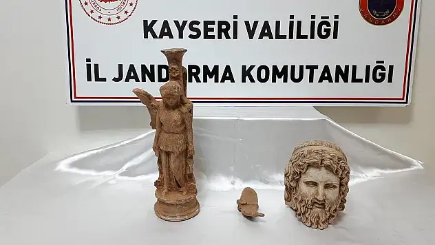 HEYKELLERİ 100 BİN DOLARA SATARKEN YAKALANDI