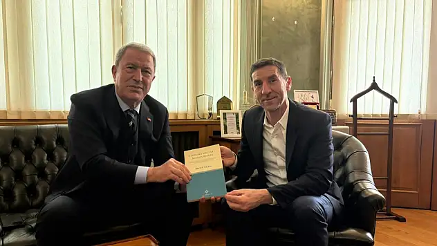 Hulusi Akar'dan Fransa'da bir dizi diplomatik temas