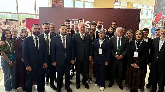 Hulusi Akar'dan gençlere çağrı: İşi gücü bırakıp Çin'e gidin