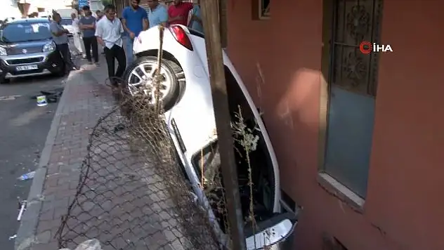 İÇİNDE 2 ÇOCUK OLAN ARAÇ BOŞLUĞA DÜŞTÜ