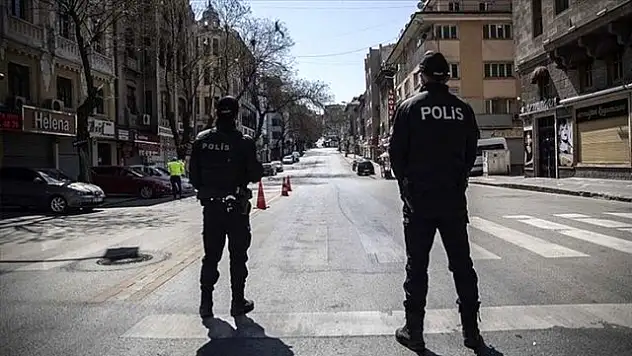 İÇİŞLERİ BAKANLIĞI AÇIKLADI, SOKAĞA ÇIKMA YASAĞI BOYUNCA BİNLERCE KİŞİYE CEZA KESİLDİ
