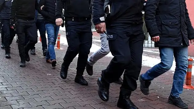 İÇİŞLERİ BAKANLIĞI'NDAN DEV OPERASYON: 2 BİN 806 KİŞİ YAKALANDI