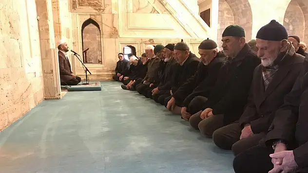 İDLİB ŞEHİTLERİ İÇİN YASİN OKUTULDU