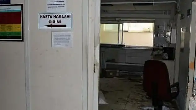 İKİ YIL ÖNCE KAPISINA KİLİT VURULAN DEVLET HASTANESİ TALAN EDİLDİ