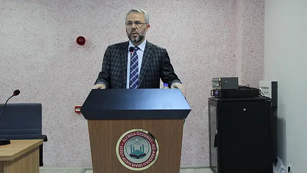 İL MÜFTÜSÜ DOÇ. DR. ŞAHİN GÜVEN'DEN  'DEĞERLER EĞİTİMİ' KONFERANSI