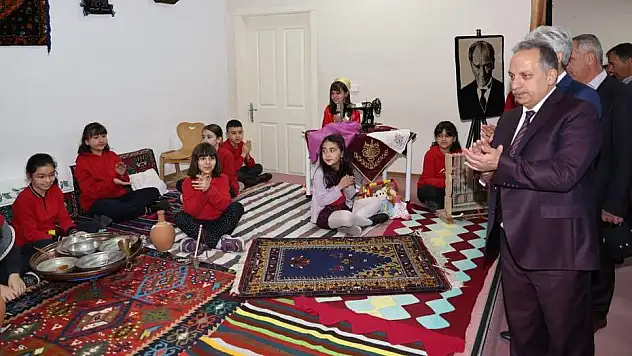 İLKOKUL ÖĞRENCİLERİNDEN 'BİR BAŞKADIR BENİM MEMLEKETİM' SERGİSİ