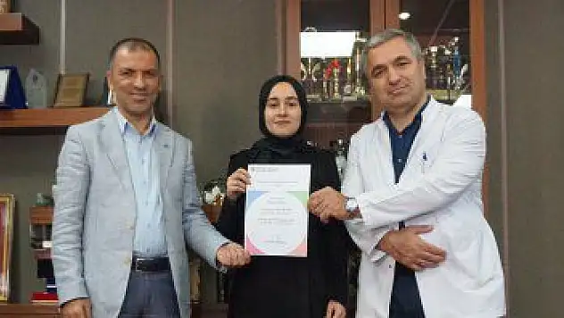 İMAM HATİP ÖĞRENCİSİ CAMBRİDGE ÜSTÜN BAŞARI ÖDÜLÜ'NE LAYIK GÖRÜLDÜ