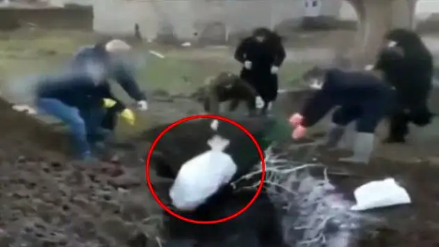 İRAN'DA KORONAVİRÜS SEBEBİYLE ÖLENLERİN YAKA PAÇA GÖMÜLDÜĞÜ ORTAYA ÇIKTI