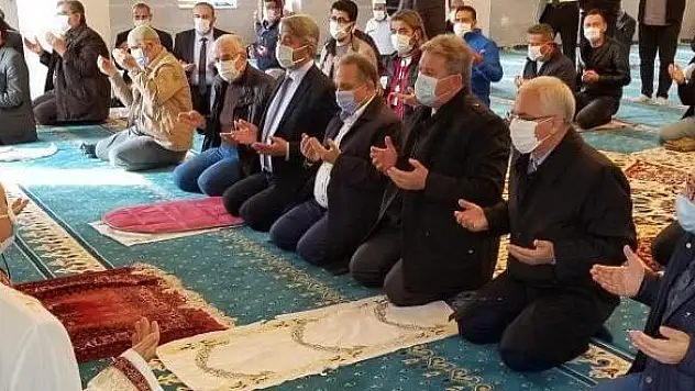 İŞ ADAMI MUZAFFER ERCAN'IN YAPTIRDIĞI 'HAMDİ HOCA CAMİİ' DUALARLA AÇILDI