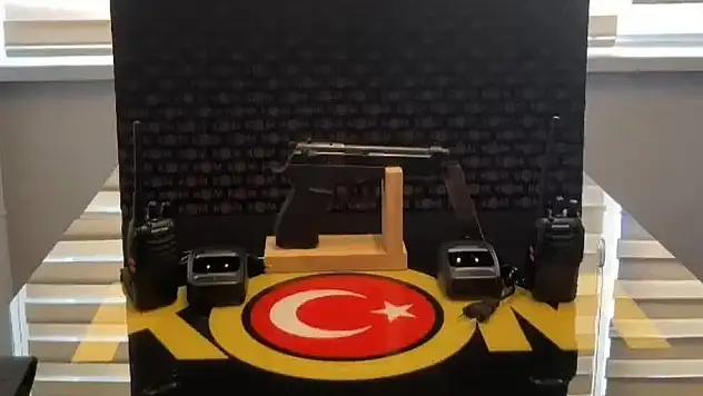 İŞ İNSANLARINA ŞANTAJ YAPTIĞI İDDİASIYLA 3 KİŞİYE GÖZALTI