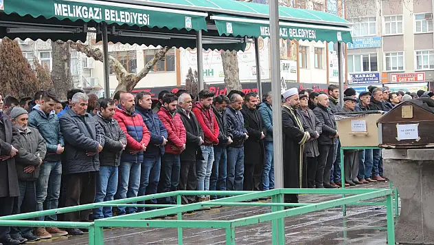 İş kazasında hayatını kaybeden işçi toprağa verildi