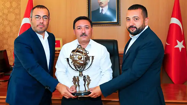 İŞADAMI DEMİREL VE AKGÜL'DEN VALİ ÇİÇEK'E ZİYARET