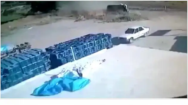 İŞÇİ SERVİSİ VE KAMYONUN ÇARPIŞTIĞI FECİ KAZA