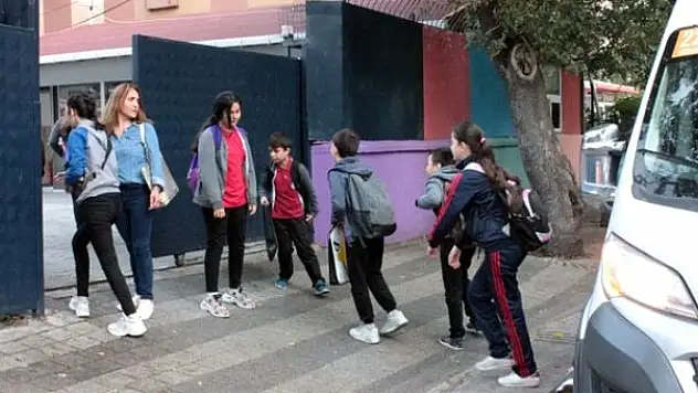 İSTANBUL VALİLİĞİ, 9 İLÇEDE 14 OKULUN TATİL EDİLDİĞİNİ DUYURDU