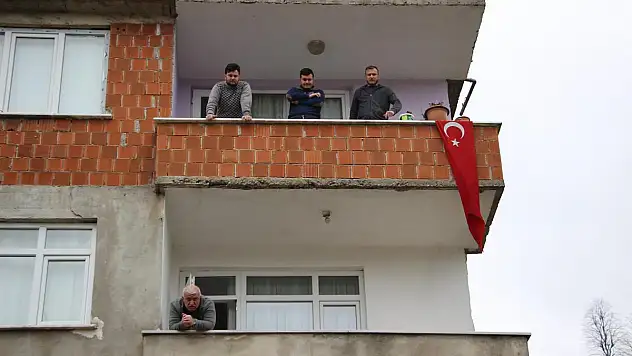 İSTANBUL'DAN RİZE'YE GELEN ŞAHSIN APARTMANI KARANTİNAYA ALINDI