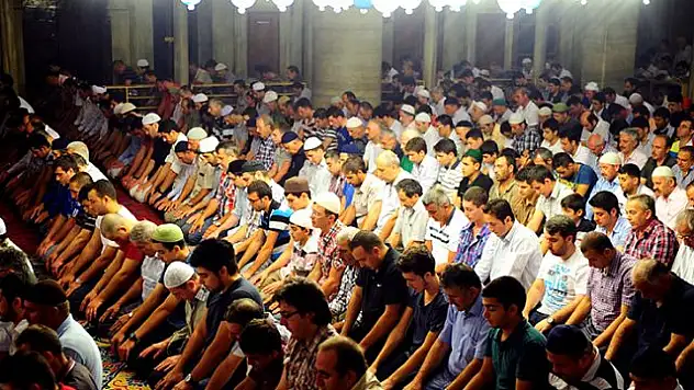 İŞTE CAMİLERİN İBADETE AÇILACAĞI TARİH!