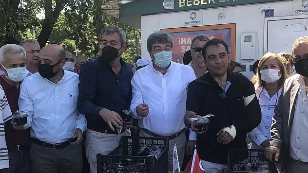 İYİ PARTİ KAYSERİ İL BAŞKANLIĞI VATANDAŞLARA AŞURE İKRAM ETTİ