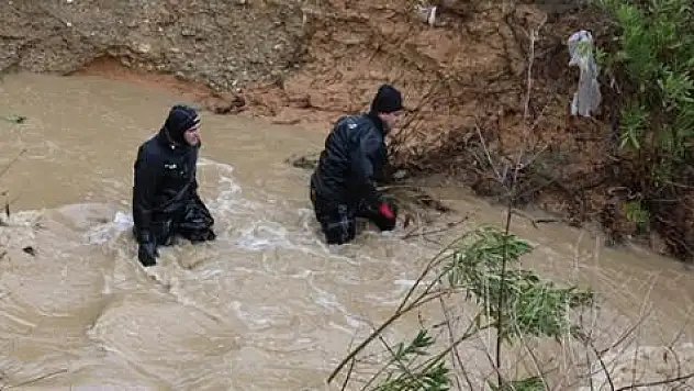 İZMİR'DE SELE KAPILAN 2 KİŞİDEN ACI HABER GELDİ