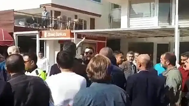 İZMİR'DE SENDİKACILAR ARASINDA KAVGA ÇIKTI