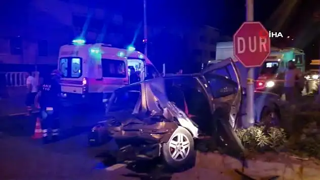 İZMİR'DE TRAFİK KAZASI: 1 ÖLÜ, 5 YARALI